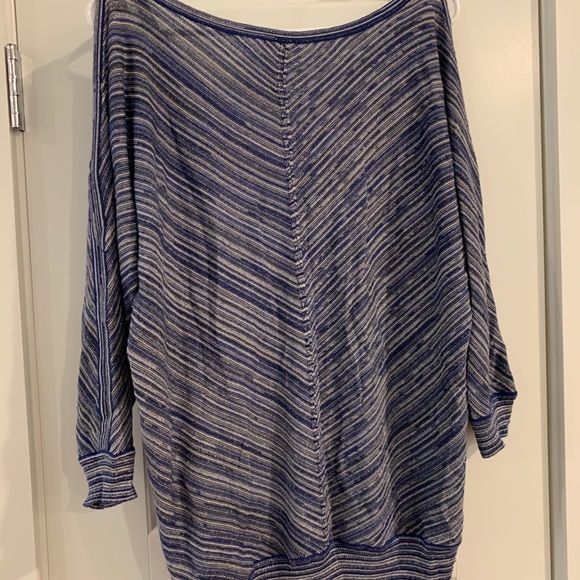 WHBM Cold shoulder lightweight sweater - Picture 2 of 3